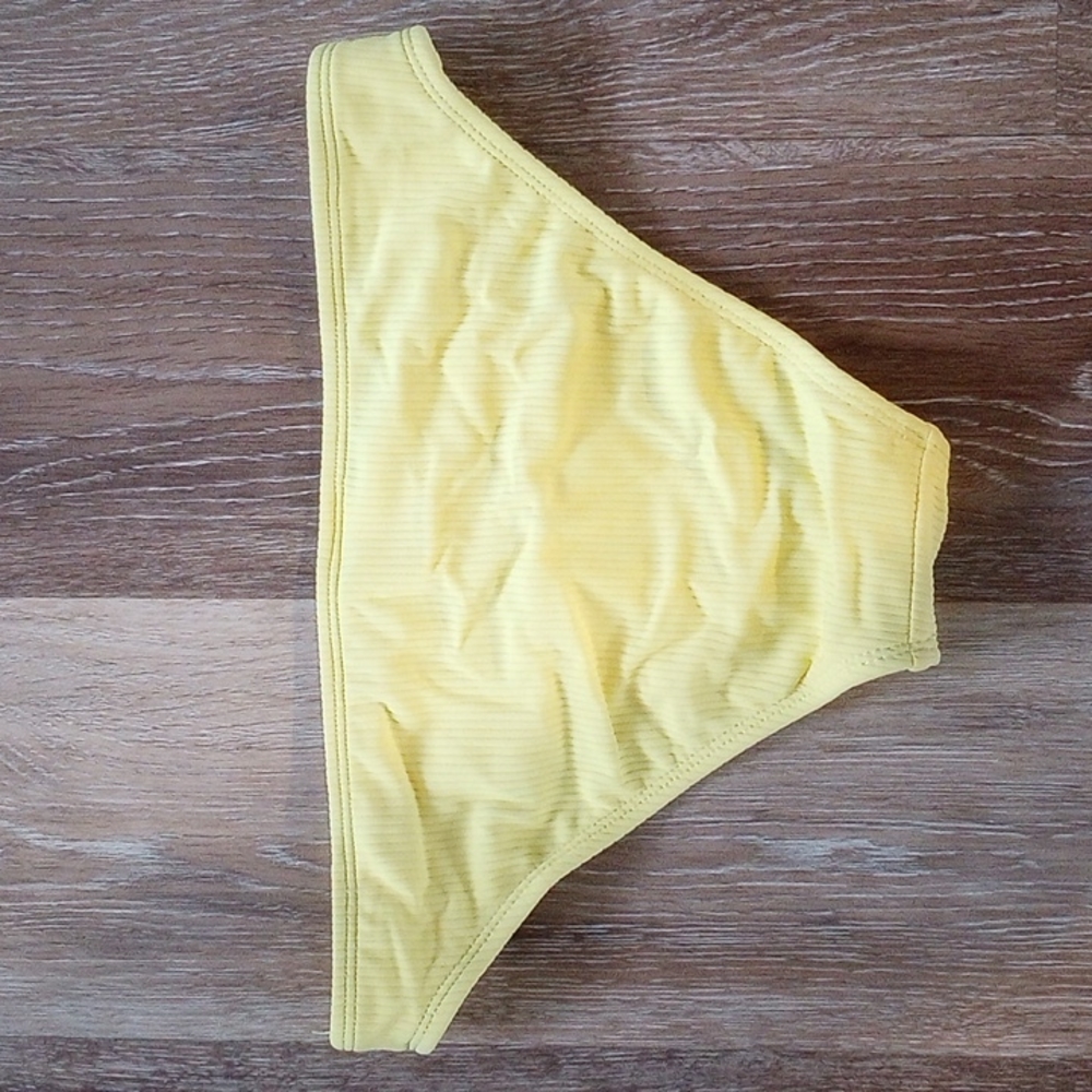 Small bikini botoms - Picture 2 of 2